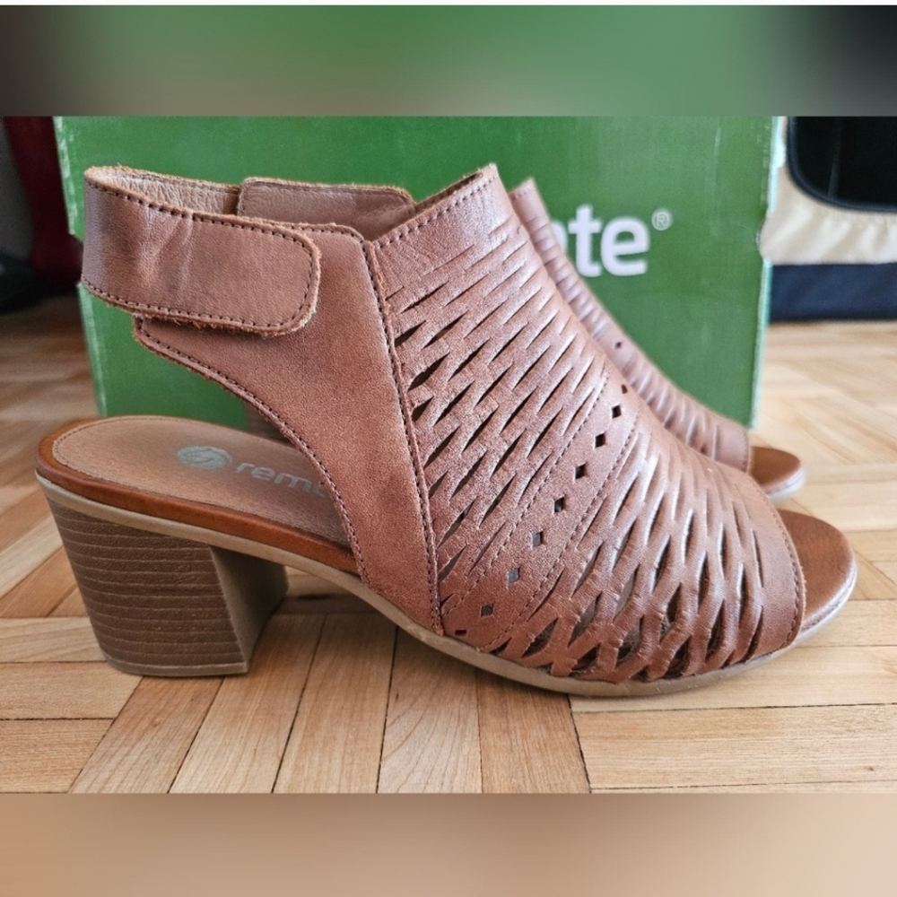 Remonte Women's Tan Heeled Sandals